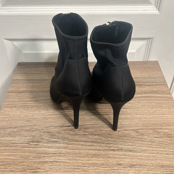 ALDO BLACK STILETTOS/BOOTIE HIGH HEELS ZIPPER SIZE 8.5 - Picture 5 of 7